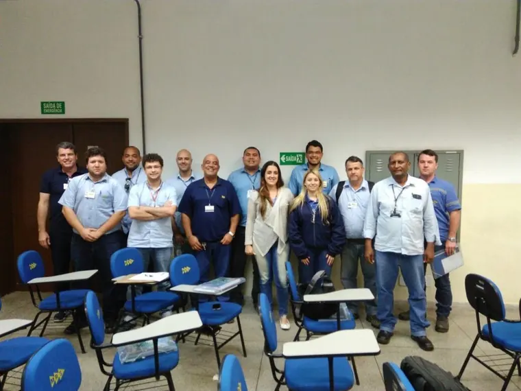 Equipe de operadores em formação in company