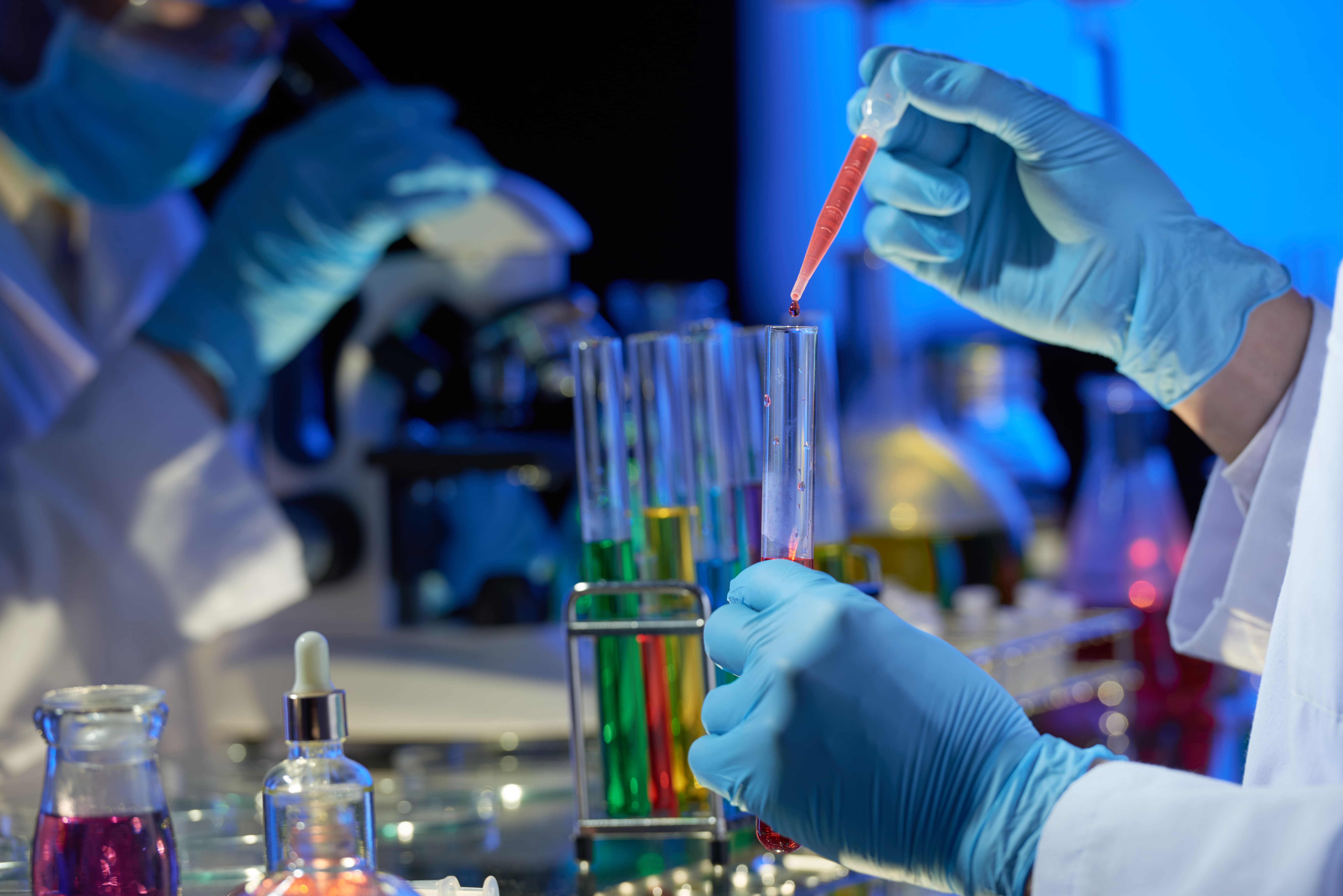 Exemplo de laboratório com vários tubos diferentes Exemplo de laboratório com vários tubos diferentes