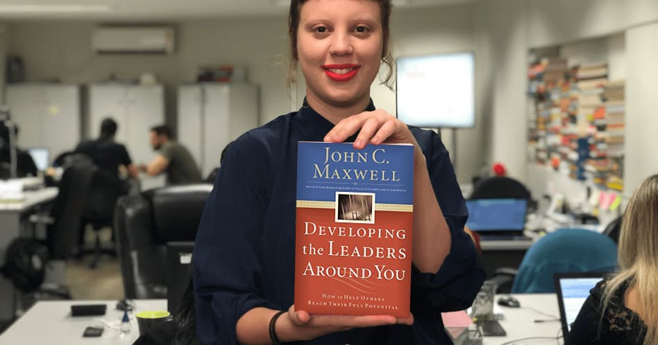 Developing the Leaders Around You - John C. Maxwell